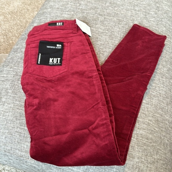 Kut from the Kloth MIA Skinny Jean in Plum - Picture 11 of 12